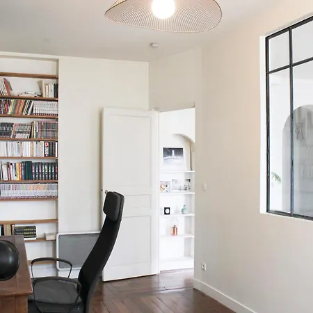 Spacious 3-room With Balcony In The Heart Of Paris