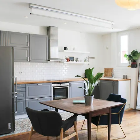 Appartement Spacious 3-room With Balcony In The Heart Of Paris